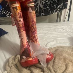 Red Hunter size 7 camo women’s rain boots