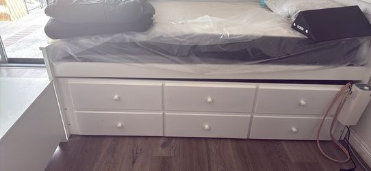 Trundle bed