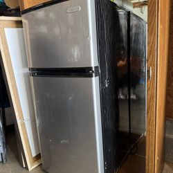 Vissani Mini Fridge 