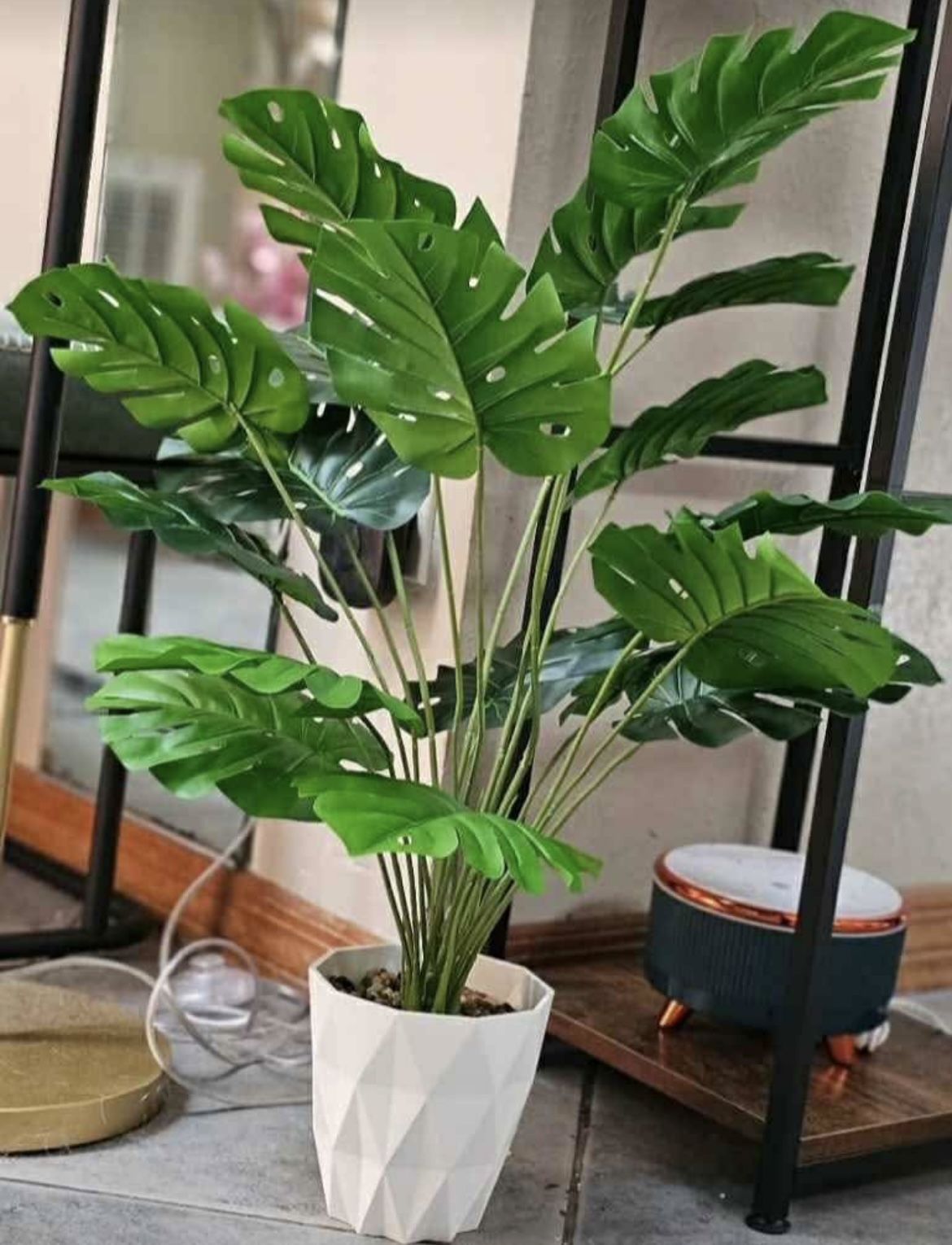 Pickup From Mount Juliet Tn 37122.. New Beautiful 28" artificial monstera plant with pot.excellent Condition..pet n smoke free home
