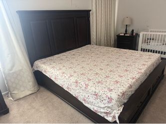 King size bed with 2 front drawer
