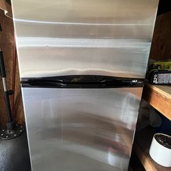 Arctic King refrigerator with top freezer