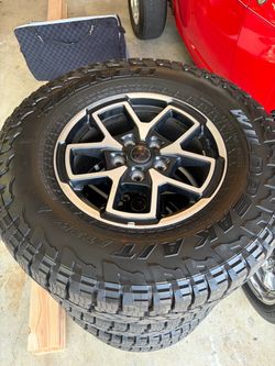 Jeep wheels and tires