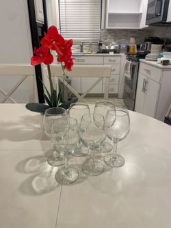 Set of 6 Clear Glass Wine Glasses