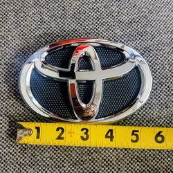 Toyota Radiator Grill Emblem Brand New