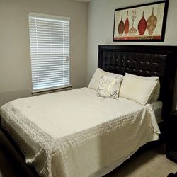 Vintage Queen Espresso Bedroom Set (with Mattress) – Includes Nightstand, Dresser & Mirror