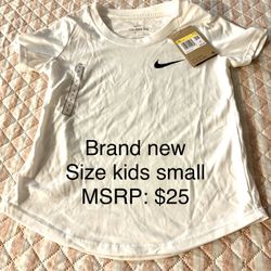 Nike Drifit Girls Size Small Tee NEW 