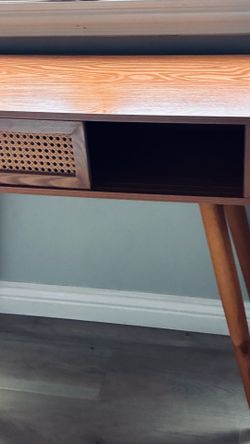 Brand New Side Table – Versatile & Stylish