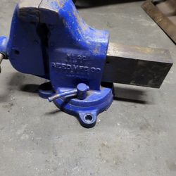 Reed MFG. CO. Erie PA. U.S.A. PAT PEND. Model 2C Bench Vise With Swivel Base Pipe Jaws Vice
