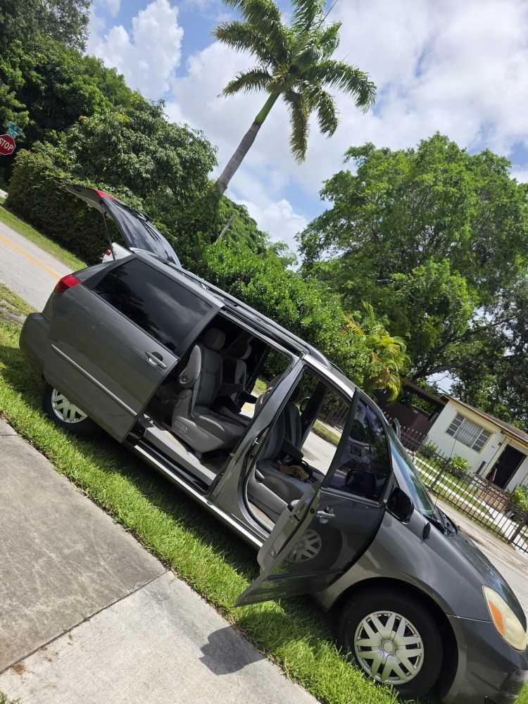 2005 Toyota Sienna