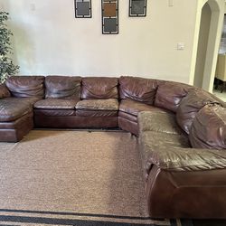 Leather sectional sofa - 6 seat (Cindy Crawford designer) With chase