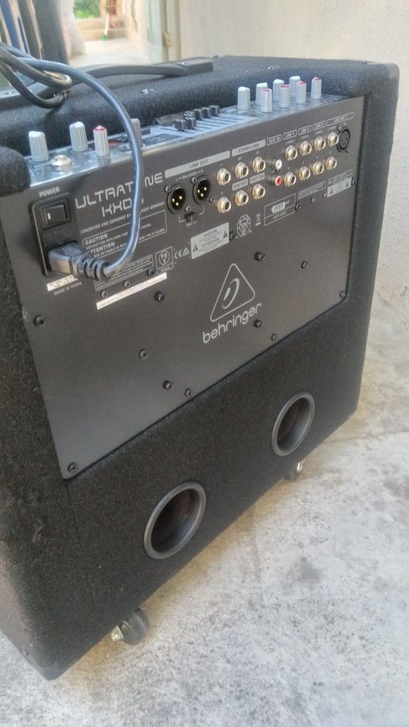 Behringer Ultratone Rx15 Pa 600w Keyboard Amp