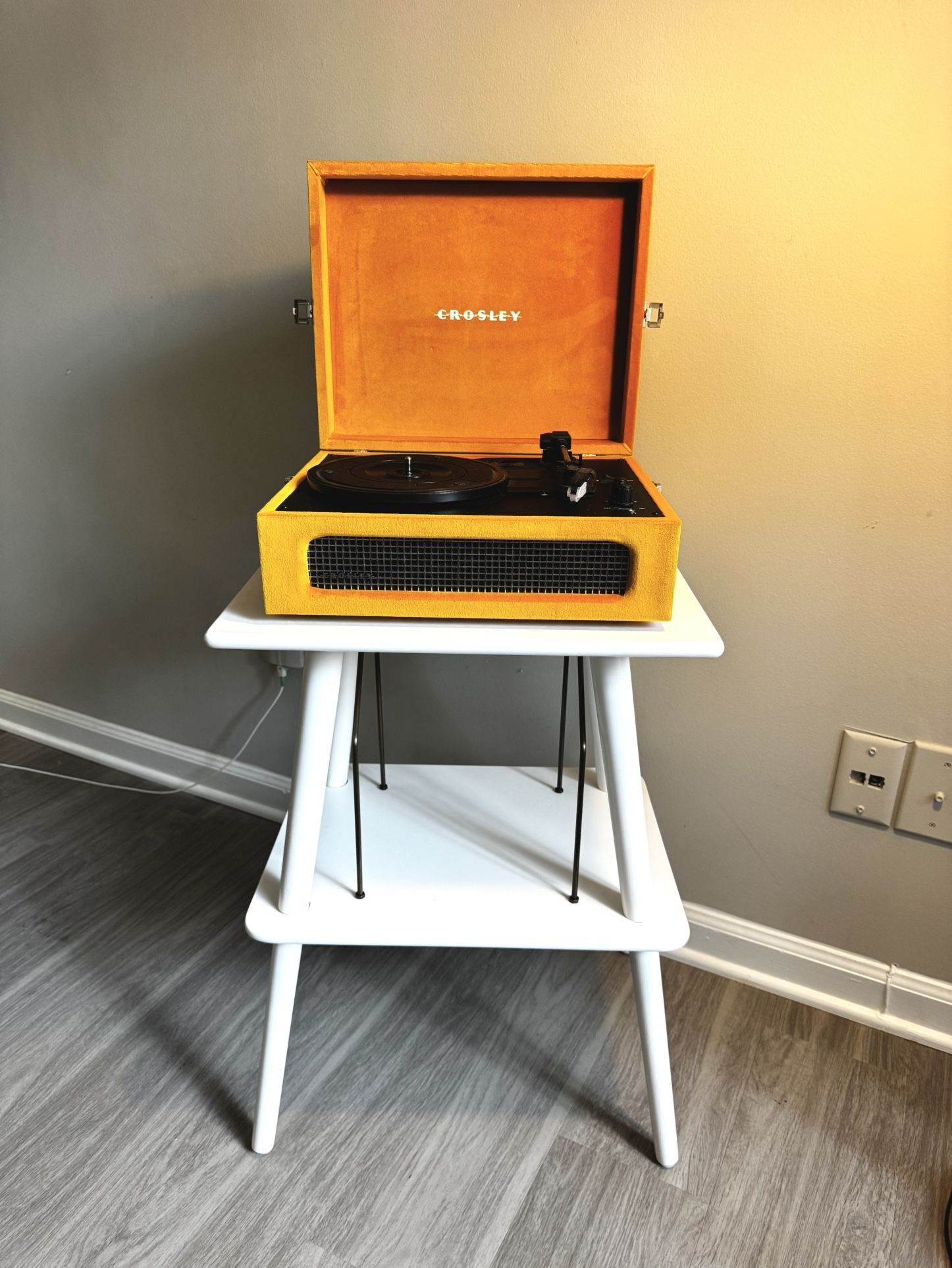 Record Player + Stand – Like New – Vintage Style
