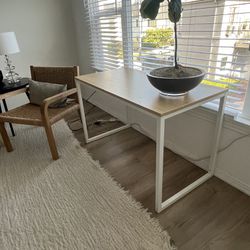 White frame desk - Like new