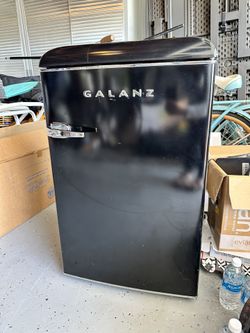 Galanz Mini Fridge Black