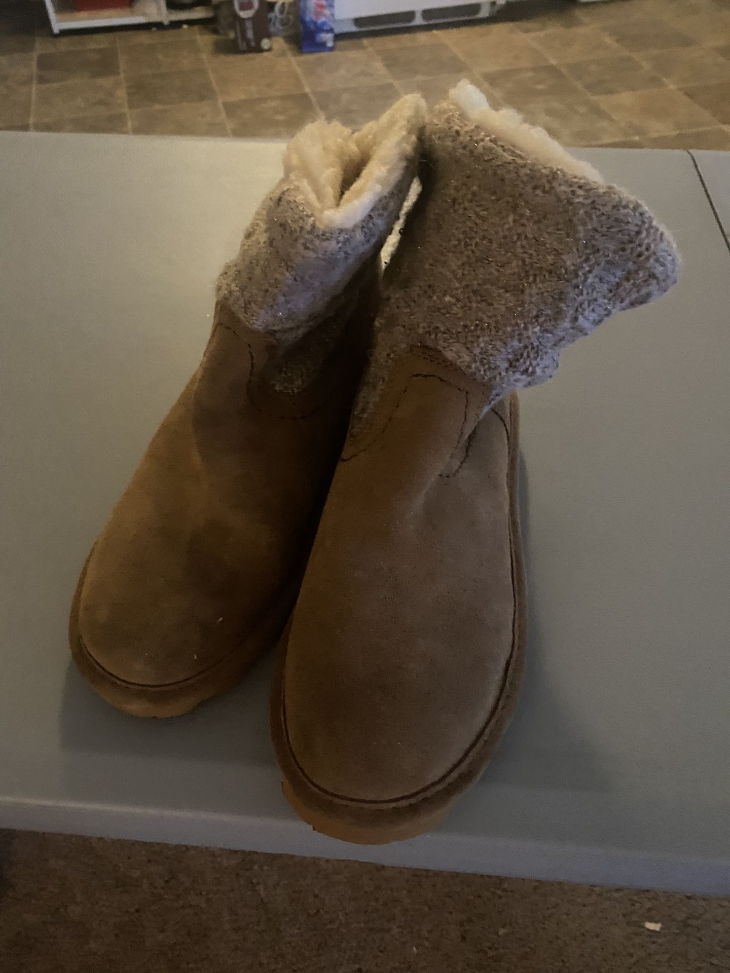 Womens Size 11 Bearpaw Boots