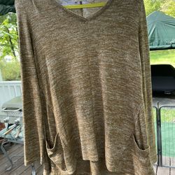 Logo By Lori Goldstein Pull Over Top With Pockets