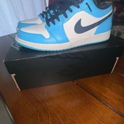 Size 11 Jordan’s 1 Low Unc 