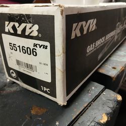 KYB GAS SHOCK ABSORBER (551606)BRAND NEW STILL IN BOX