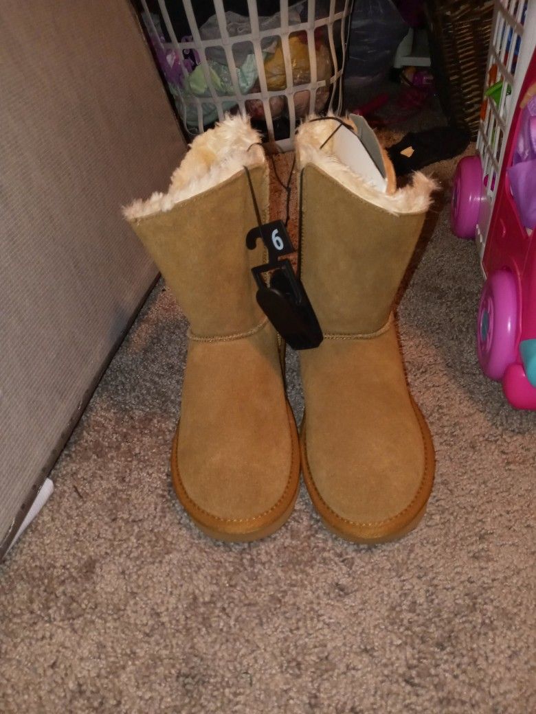 Time And Tru Boots Size 6 New