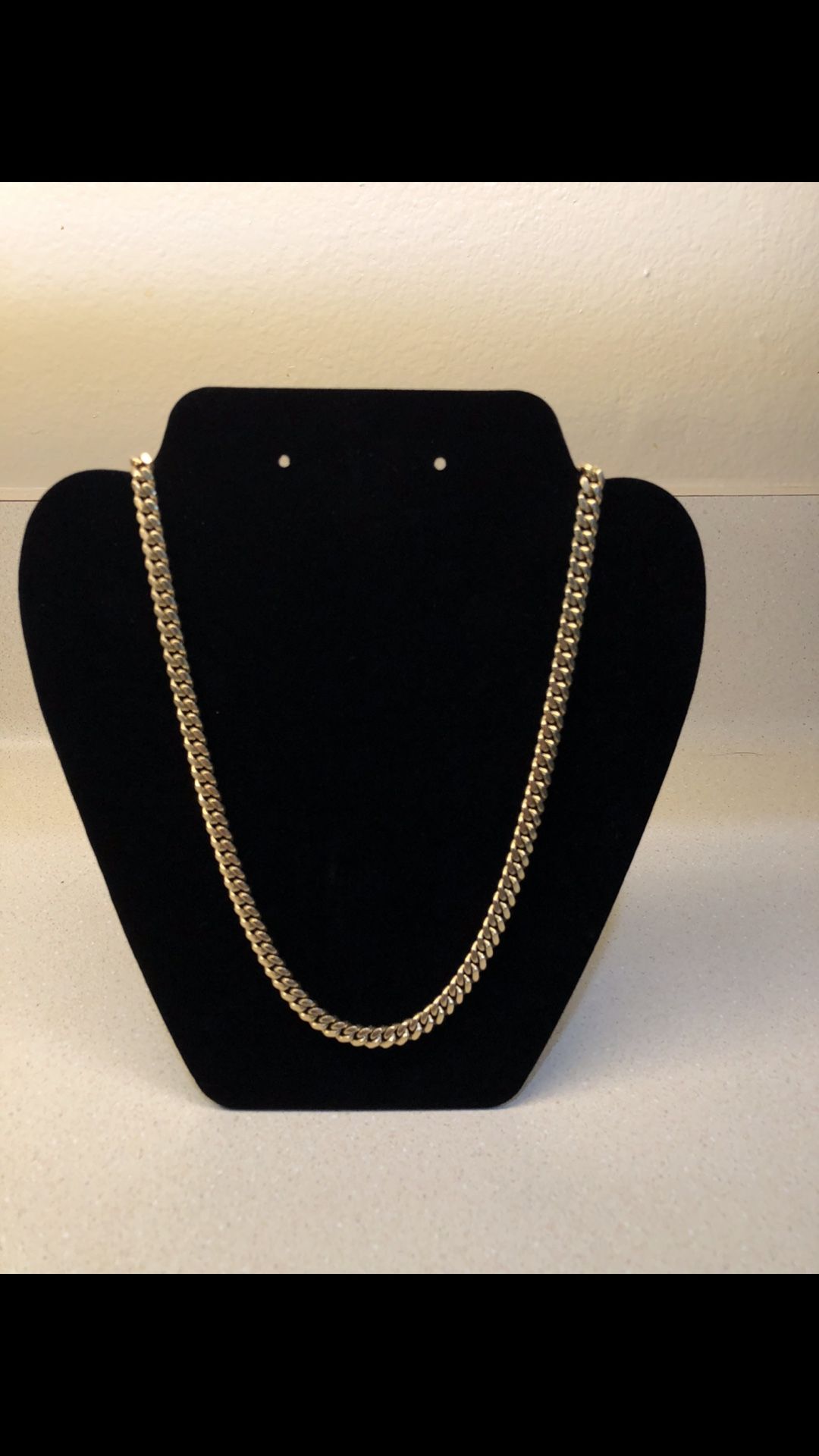 14 KT Gold Cuban Link Chain Necklace 