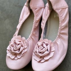 Pink girls rose detail, ballet flats, great condition Size 3