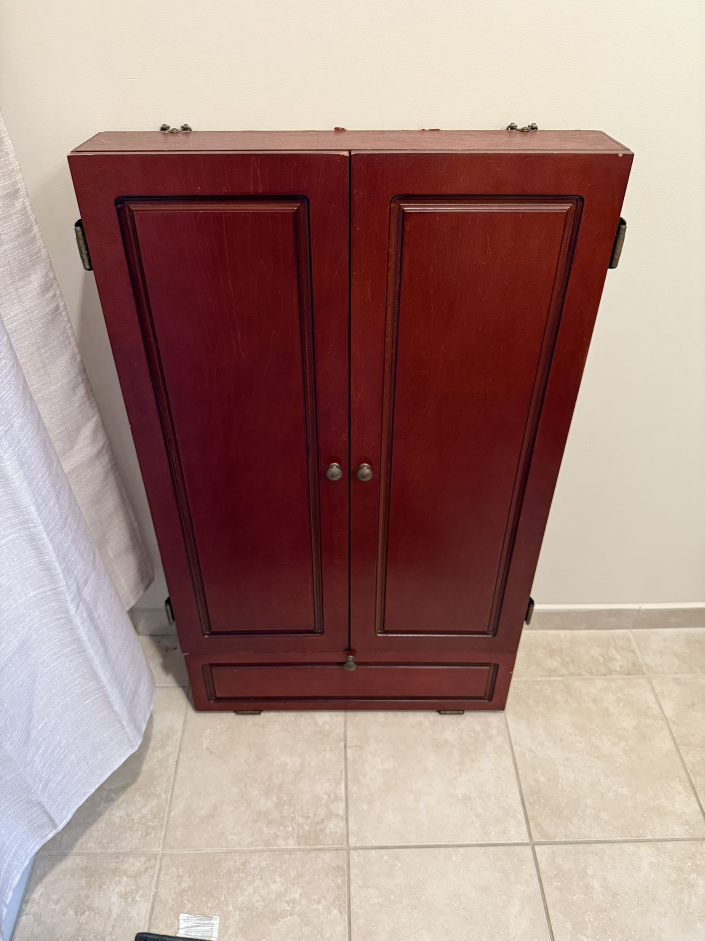 Dartboard & Cabinet