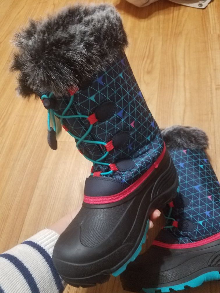 Kamik snow boots for girl size 5