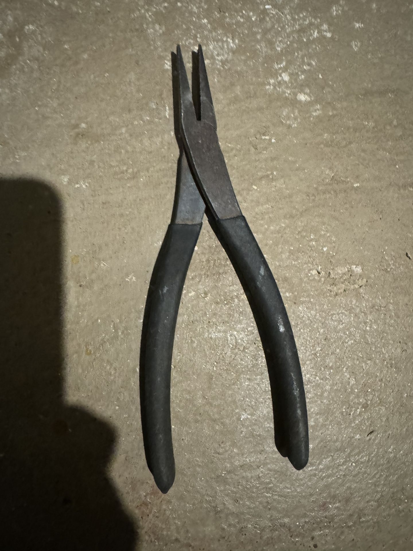 NEEDLE NOSE PLIERS 8”