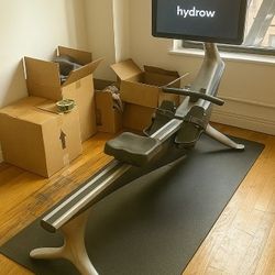 Hydrow Rower – Touchscreen – Excellent Condition

