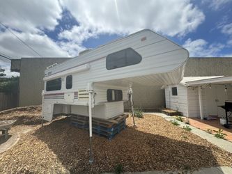 Lance 1130 Overcab Camper