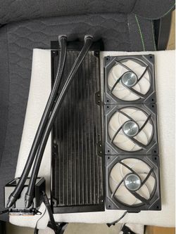 Lian- Li HydroShift LCD AIO liquid cooling