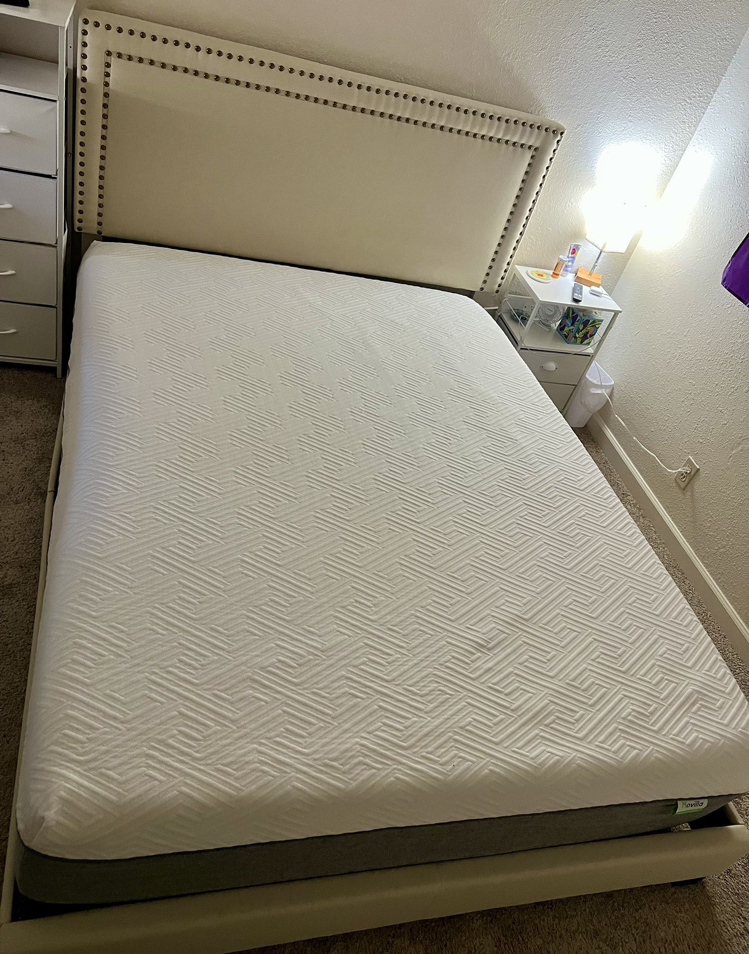 QUEEN SIZE BED WITH 12” MEMORY FOAM MATTRESS 