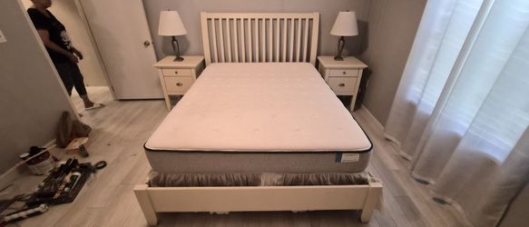 Queen bedroom set with mattress
