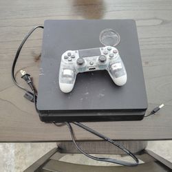 PlayStation 4 slim 1 TB