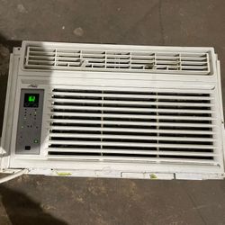 Arctic King Window Air Conditioner 8000 BTU – Working