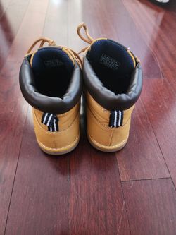 Size 5 Youth Nautica Boots