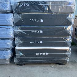 Nectar Mattress.   Nectar Classic 13" Medium Firm  Queen Mattress.   