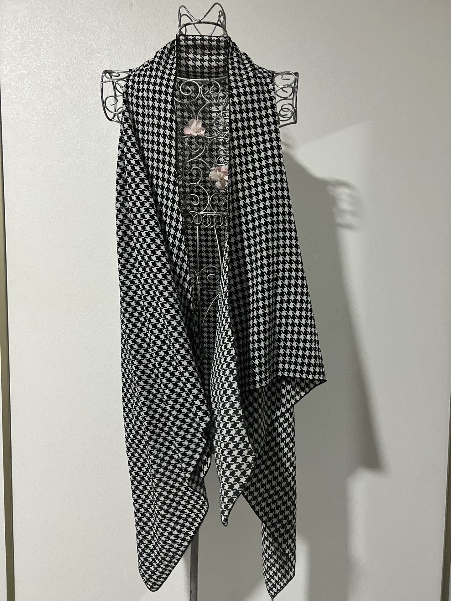 Women Black and White Plaid Houndstooth Ruana Wrap Size M/L