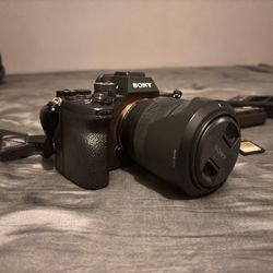 Sony A7 IV 33MP Mirrorless Camera w/ 28-70mm Lens