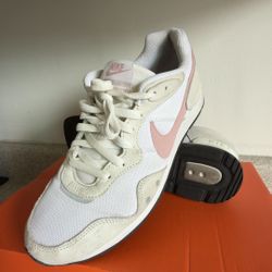 Nike Venture Runners Women's US Size 9.5