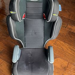 A very nice of car seat for 2 - 6 years kids
