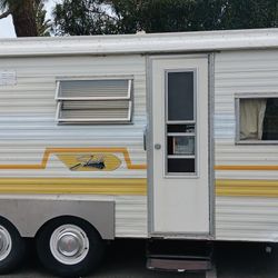 Camping Trailerb19ft Slps5 