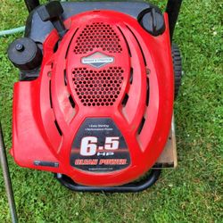 Excell 6.5. Hp 2500 psi 17 237kpa . Pressure washer. This unit also comes with the soap hose. This unit runs great.