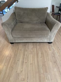 Love Seat, Deep & Comfy