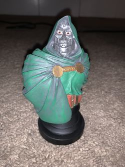 Marvel Icons Doctor Doom Mini Statues MCU Fantastic Four Avengers Spider-Man Dr. Doom DC Comics Batman Iron Man Deadpool Wolverine