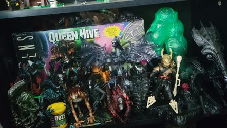 Vintage Kenner alien and predator lot of 19 alien queen playset