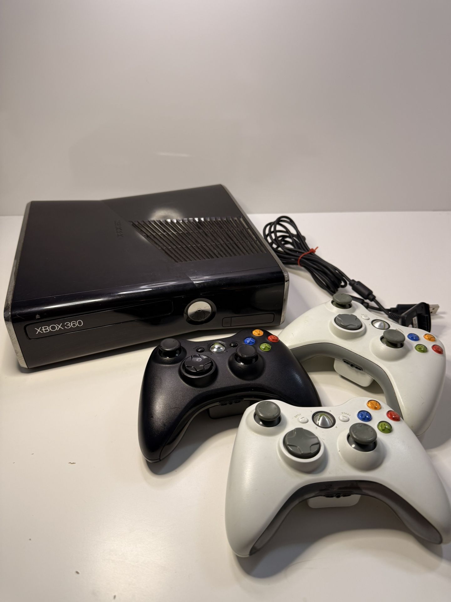 🎮 Microsoft Xbox 360 S Console (Model 1439) + 3 Controllers – Untested, As Is 🎮