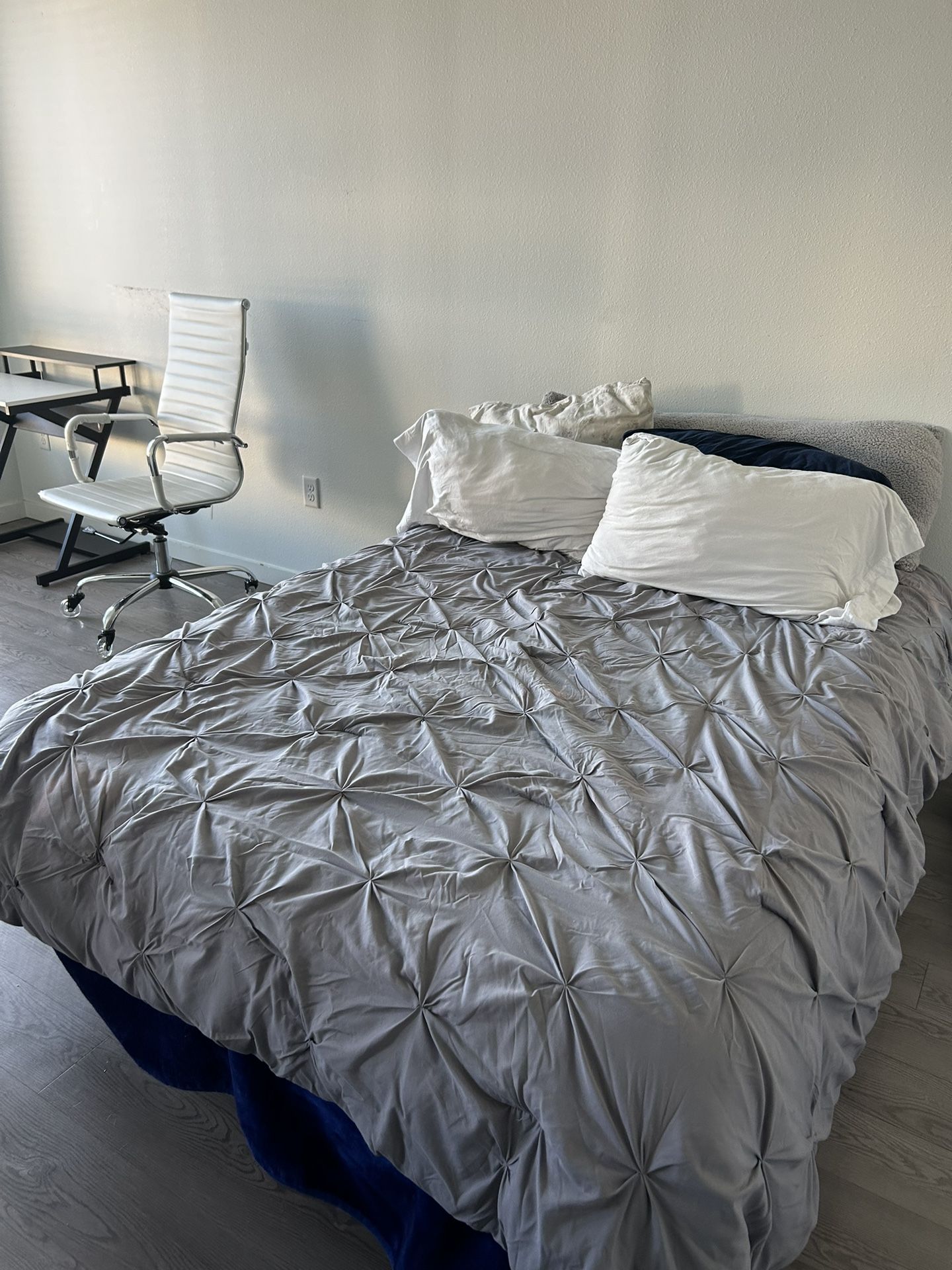 mattress, bed stand, bed slats/bed boards 