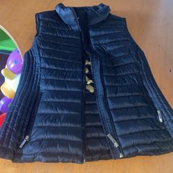 Like New Tommy Hilfiger Vest For Women And Youth Size Medium But It Fits L Too